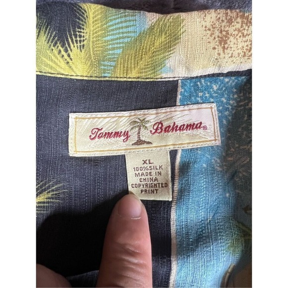 Tommy Bahama men's 100% silk all over print short sleeve button-down shirt Sz XL - Picture 2 of 7